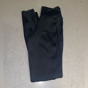 Bombshell Sportswear black skinny mesh leggings size small